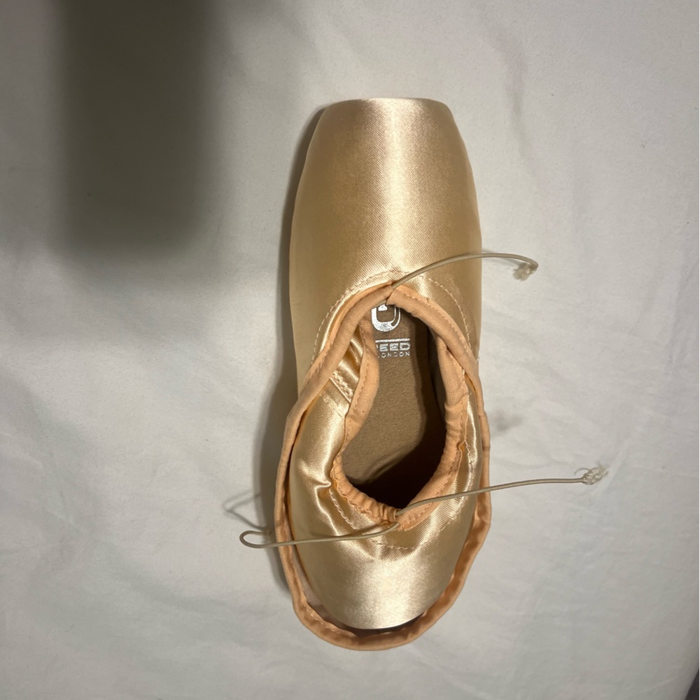 Freed of London Classic Pro pointe shoes size 5.5XX